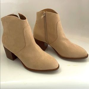 Loft size 7 brand new suede beige booties